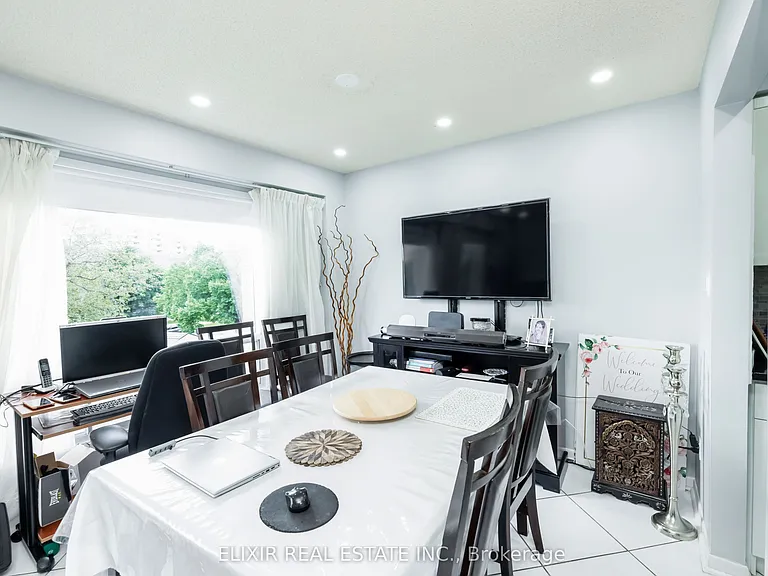 26 Roughfield Cres — Photo 6