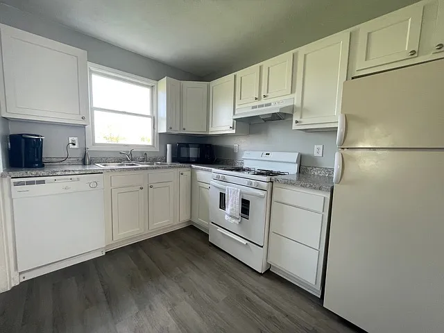 312 Stone Dr #D — Photo 3