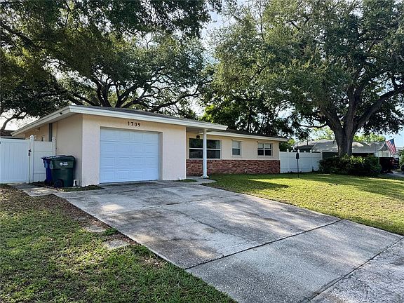 3rd image of 1709 EATON DRIVE NE