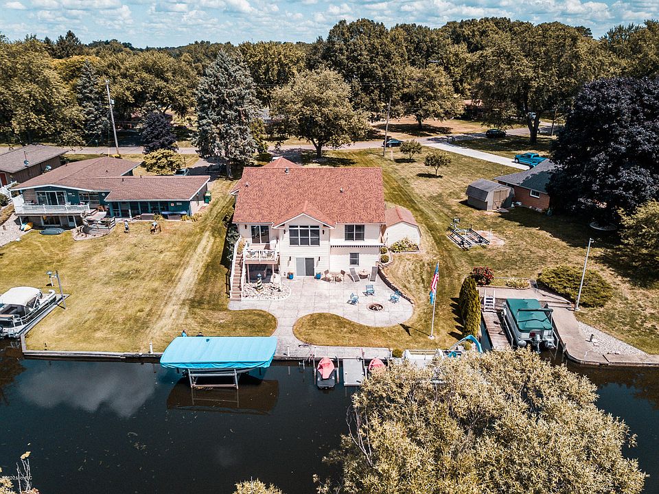 1st image of 315 Lakeshore Dr