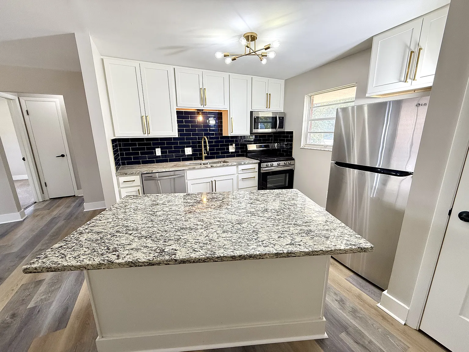2 bed, 1000 sqft, $1,199 — Photo 1