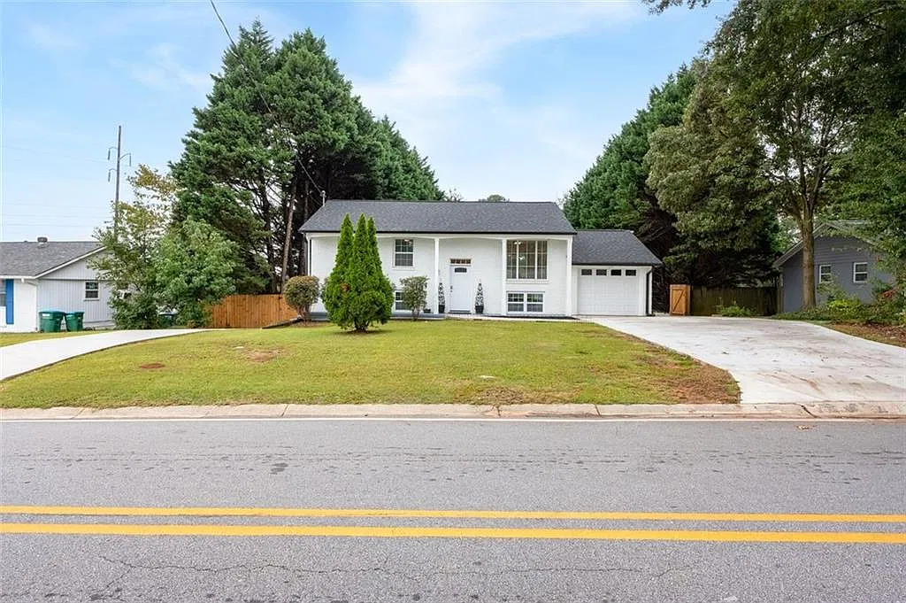 4 bed, 3.0 bath, 1850 sqft, $3,500 — Photo 2