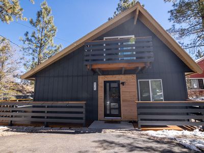 825 Victoria Ln, Sugarloaf, CA, 92386