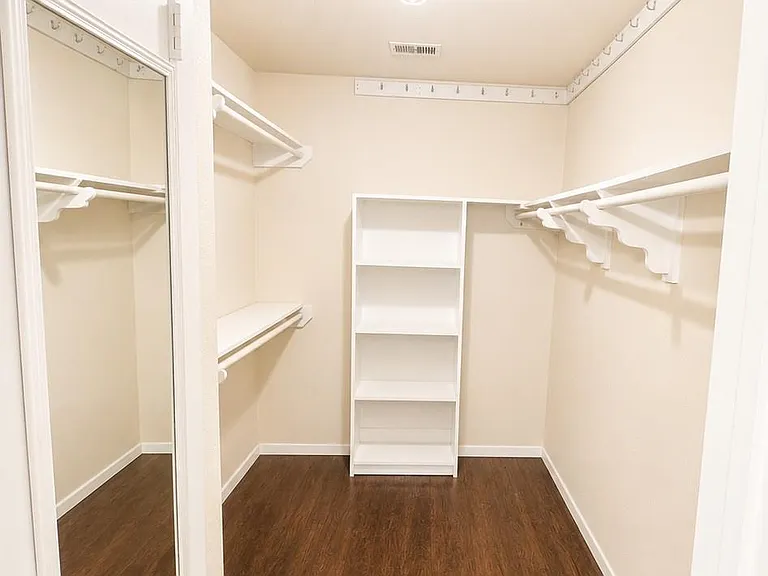 2239 Highland Hills Dr — Photo 20