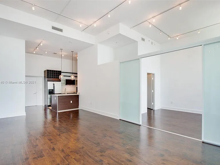 1900 N Bayshore Dr #912 — Photo 4