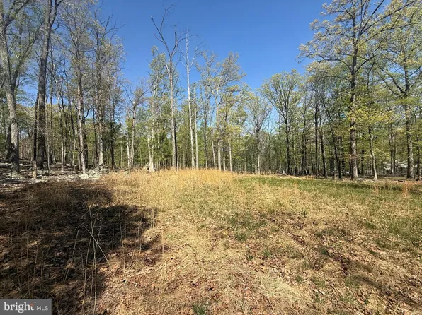 56 Leisure Ln, Berkeley Springs, WV 25411