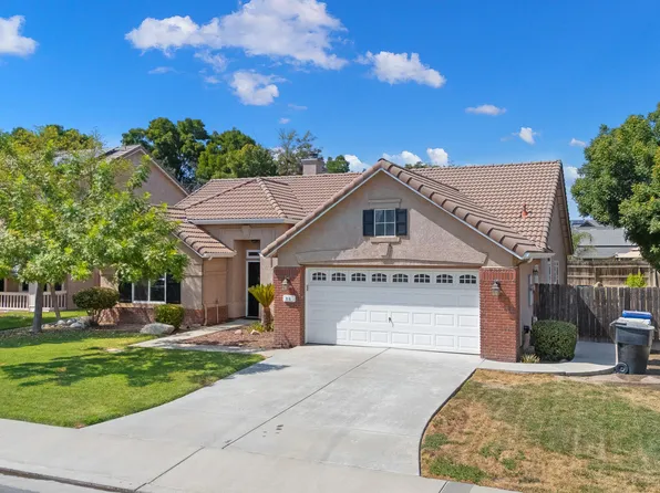 916 W Windsor Drive, Hanford, CA 93230