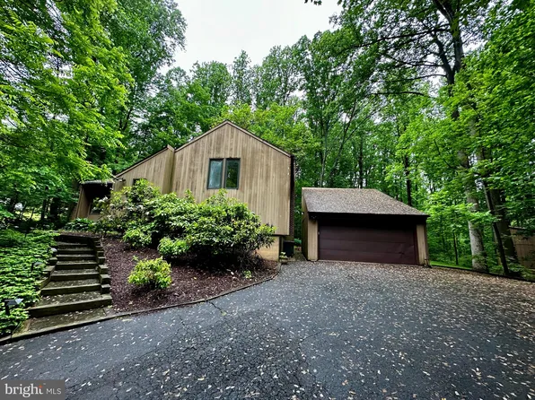 12710 Sabastian Dr, Fairfax, VA 22030