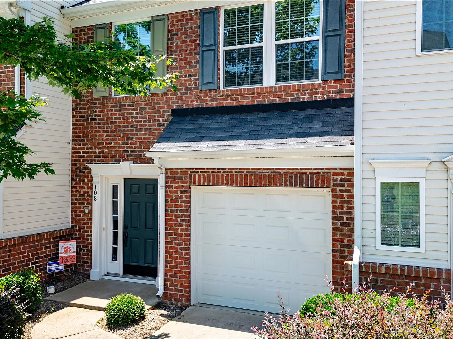 3 bed, 2.5 bath, 1544 sqft, $1,695 — Photo 3