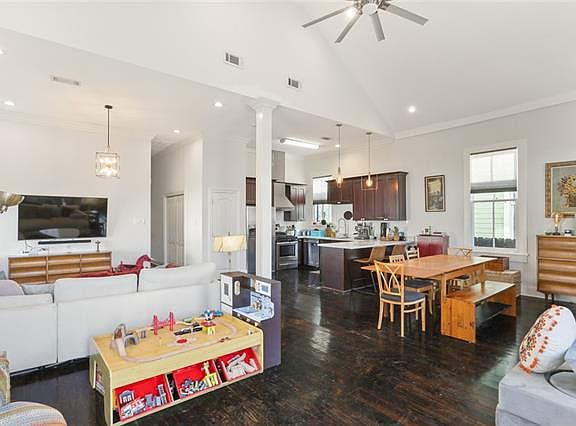 3rd image of 2937R Orleans Ave