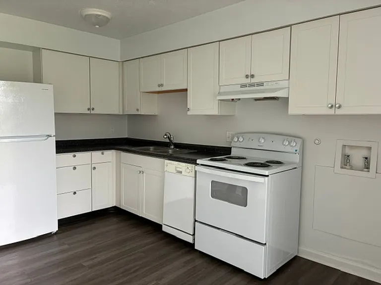 Waynedale Circle Apartments — Photo 39