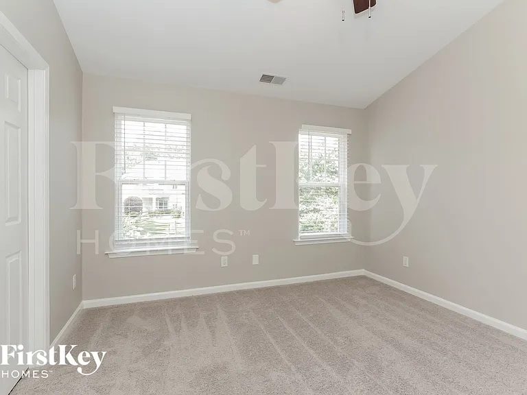 2607 Winding River Dr — Photo 10