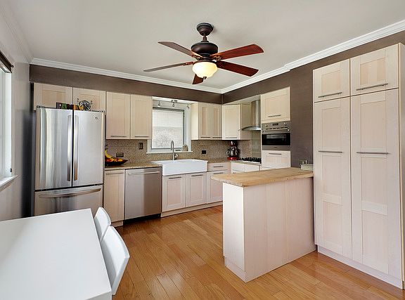 4th image of 2526 Wilmette Ave