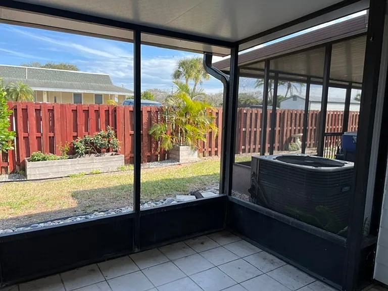 1514 Manor Dr NE — Photo 10