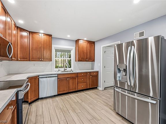 5th image of 13836 Ellsworth Rd
