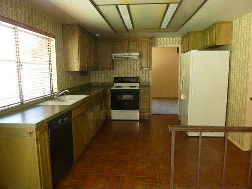 3rd image of 3425 Emerald Isle Dr