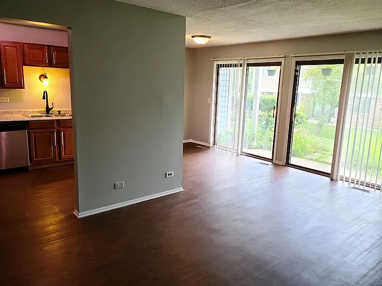 221 Hawthorne Ct #C1 — Photo 5