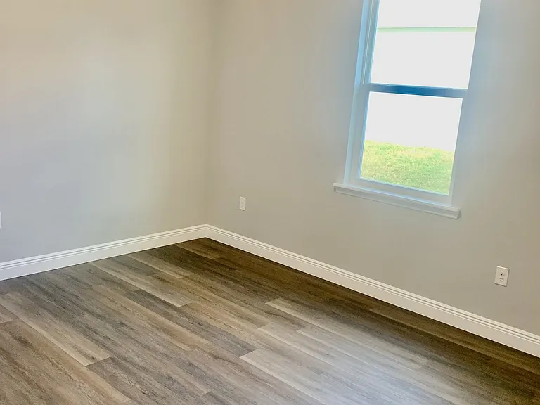 502 Americana Blvd NE — Photo 17