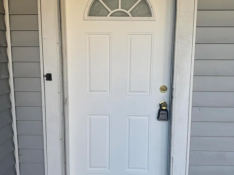 124 Moffett St — Photo 2