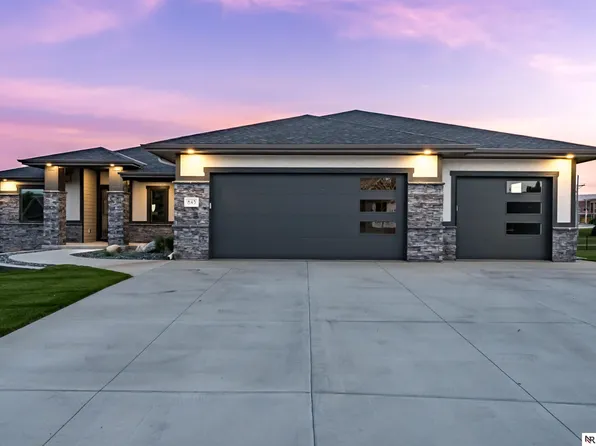 843 Arbor Dr, Blair, NE 68008