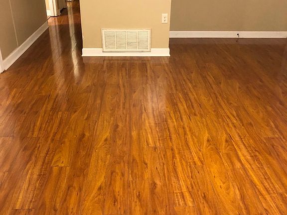 3rd image of 822 Woodcote Dr