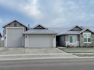 6418 E Canyon Crossing Dr, Nampa, ID 83687