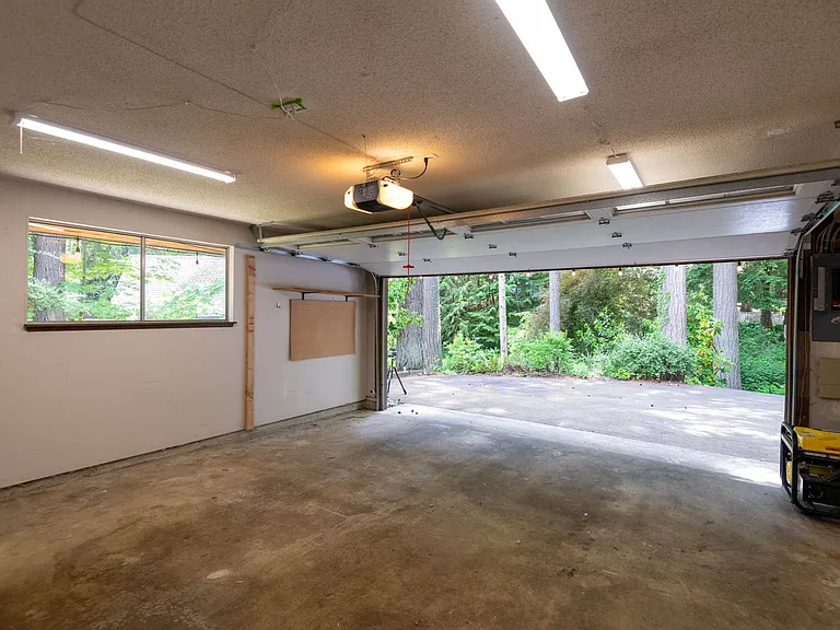 15931 SE 41st Pl — Photo 38