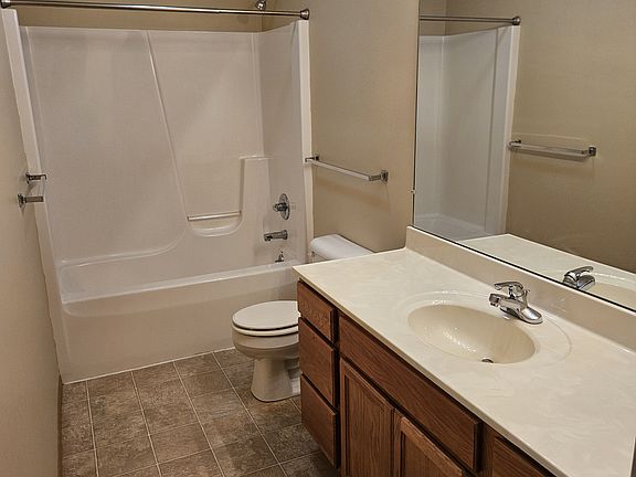4th image of 1826 Park West Dr