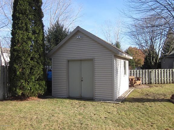 4th image of 7541 Woodcliff Dr