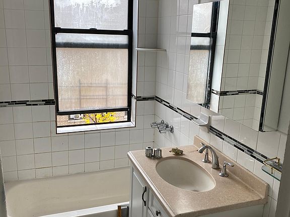 4th image of 345 E 205th St
