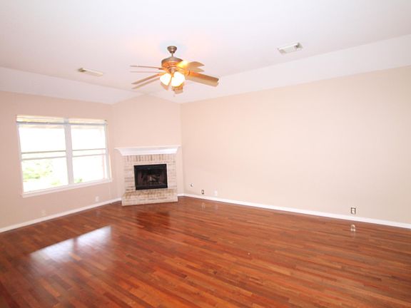 3rd image of 1417 Nandina Dr