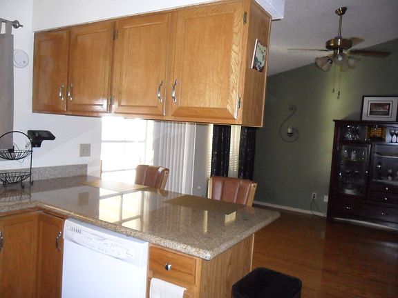 5th image of 2506 E Carmel Ave