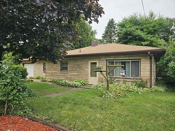 3rd image of 1114 N Elm Ave
