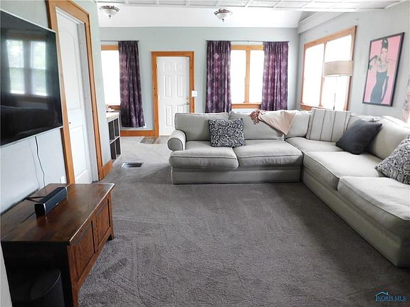 3rd image of 716 Railway Ave