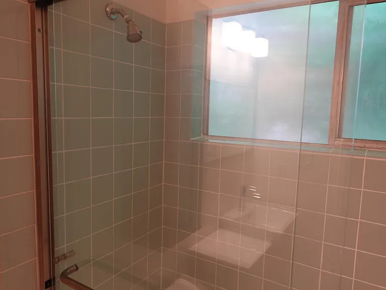 546 N Flores St #6 — Photo 28