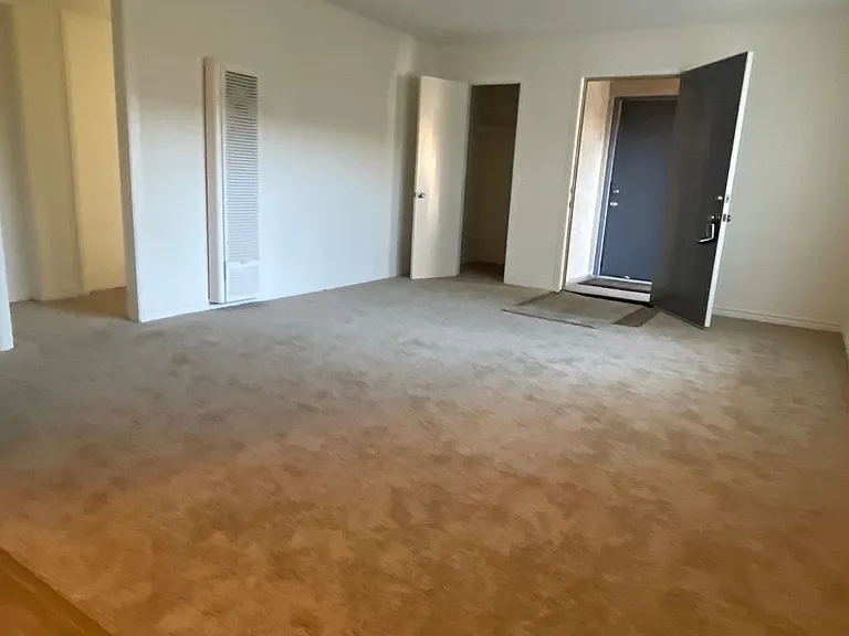 Arlington Apartments — Photo 5