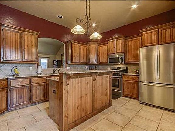 4th image of 3313 Paul Dr