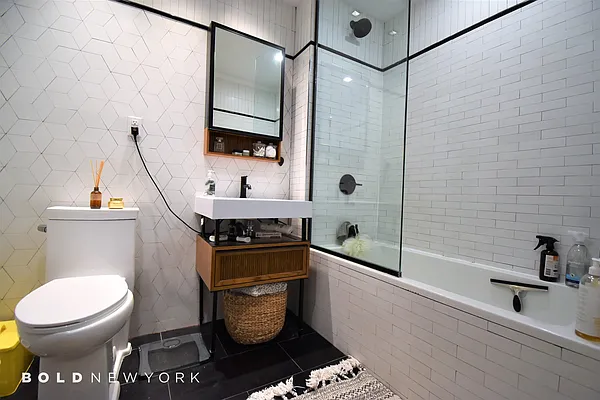 Rented by Bold New York | media 105