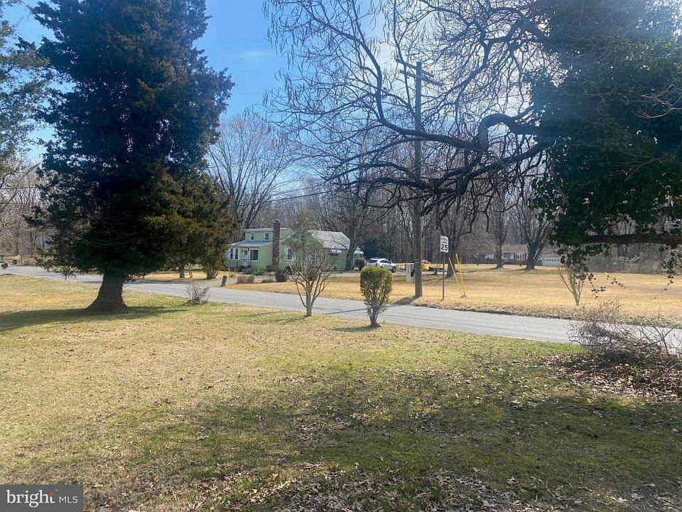 2nd image of 300 Forest Beach Rd