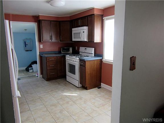 4th image of 714 Highland Ave