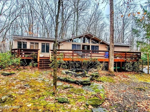 130 Willow Dr, Hawley, PA 18428