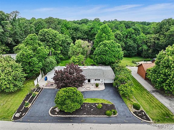3rd image of 55 Garden Ln