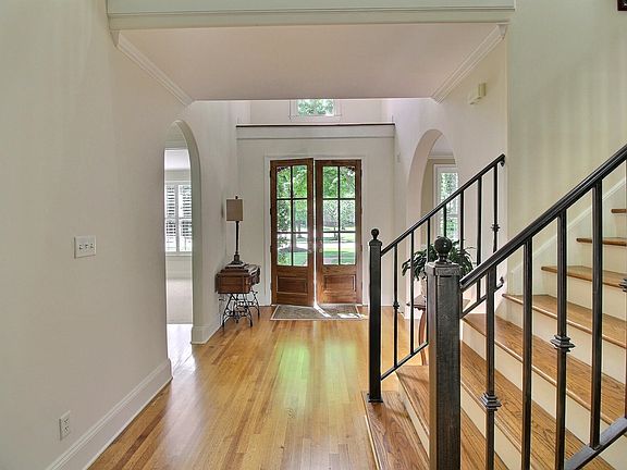4th image of 1049 E Old Hearthstone Cir