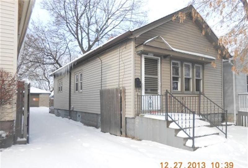 2nd image of 2035 S Hilbert St