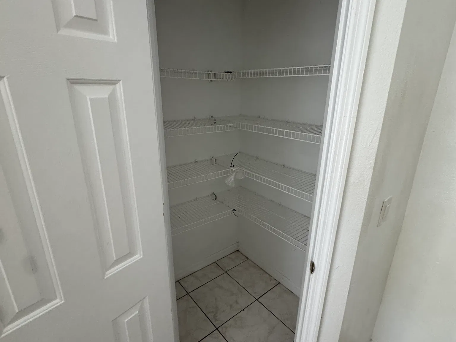 3 bed, 1276 sqft, $2,350 — Photo 2