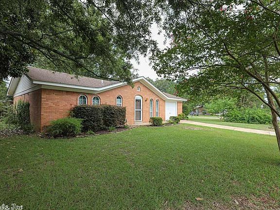 2nd image of 3408 Vickie Dr