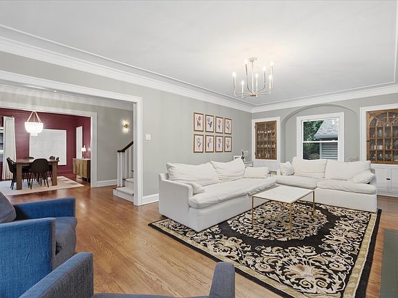 5th image of 542 Jackson Ave