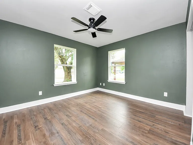 608 Trinity Ln — Photo 22