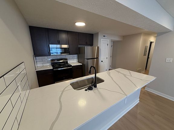 3rd image of 165 E 11th Ave APT B2