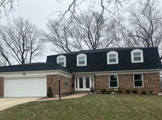 939 W Gilbert Rd, Palatine, IL 60067